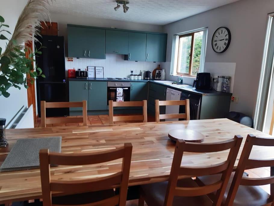 Whitepark Cottage - Your Home Away From Home บัลลีคาสเซิล ภายนอก รูปภาพ